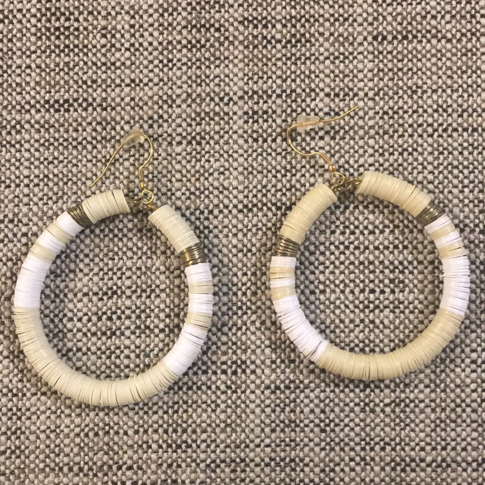 Light weight earrings